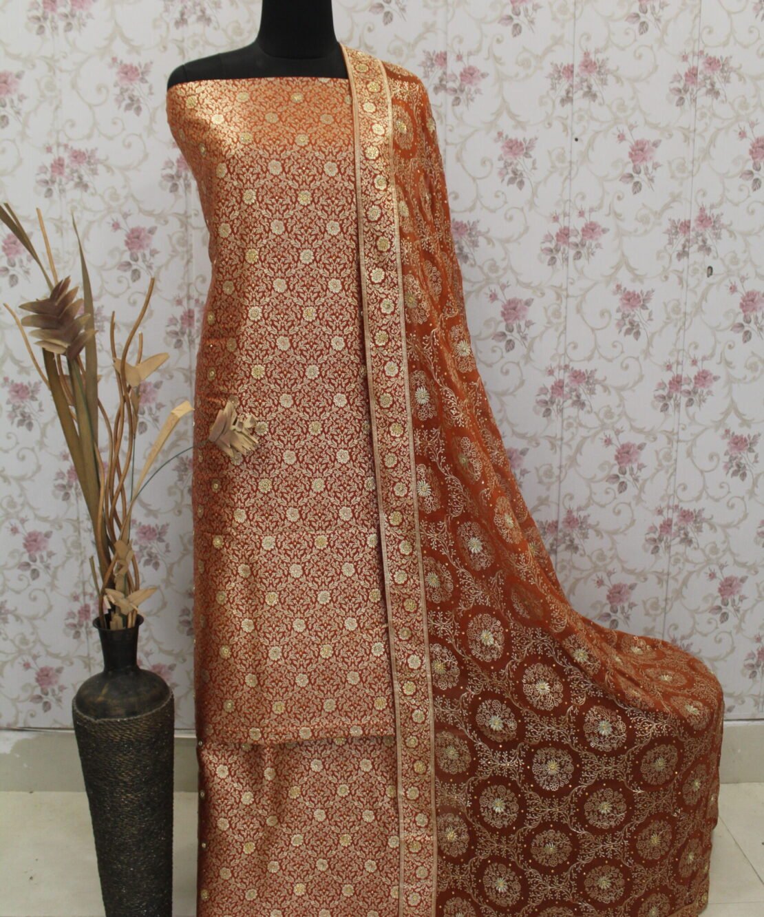 Kamkhuwab Gharara
