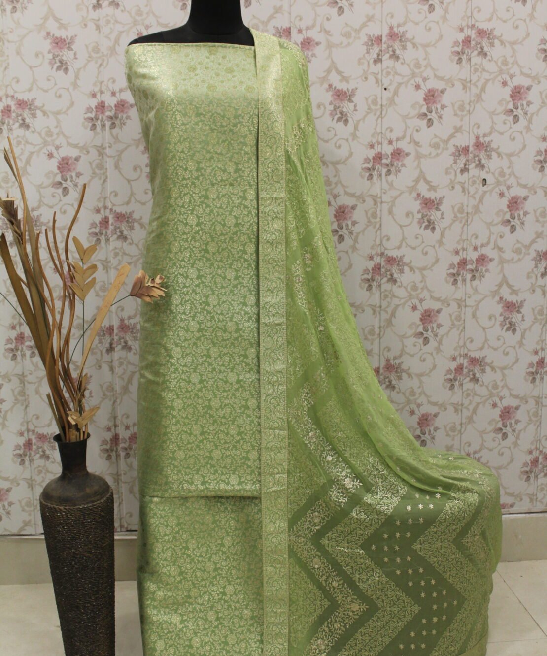 Kamkhuwab Gharara
