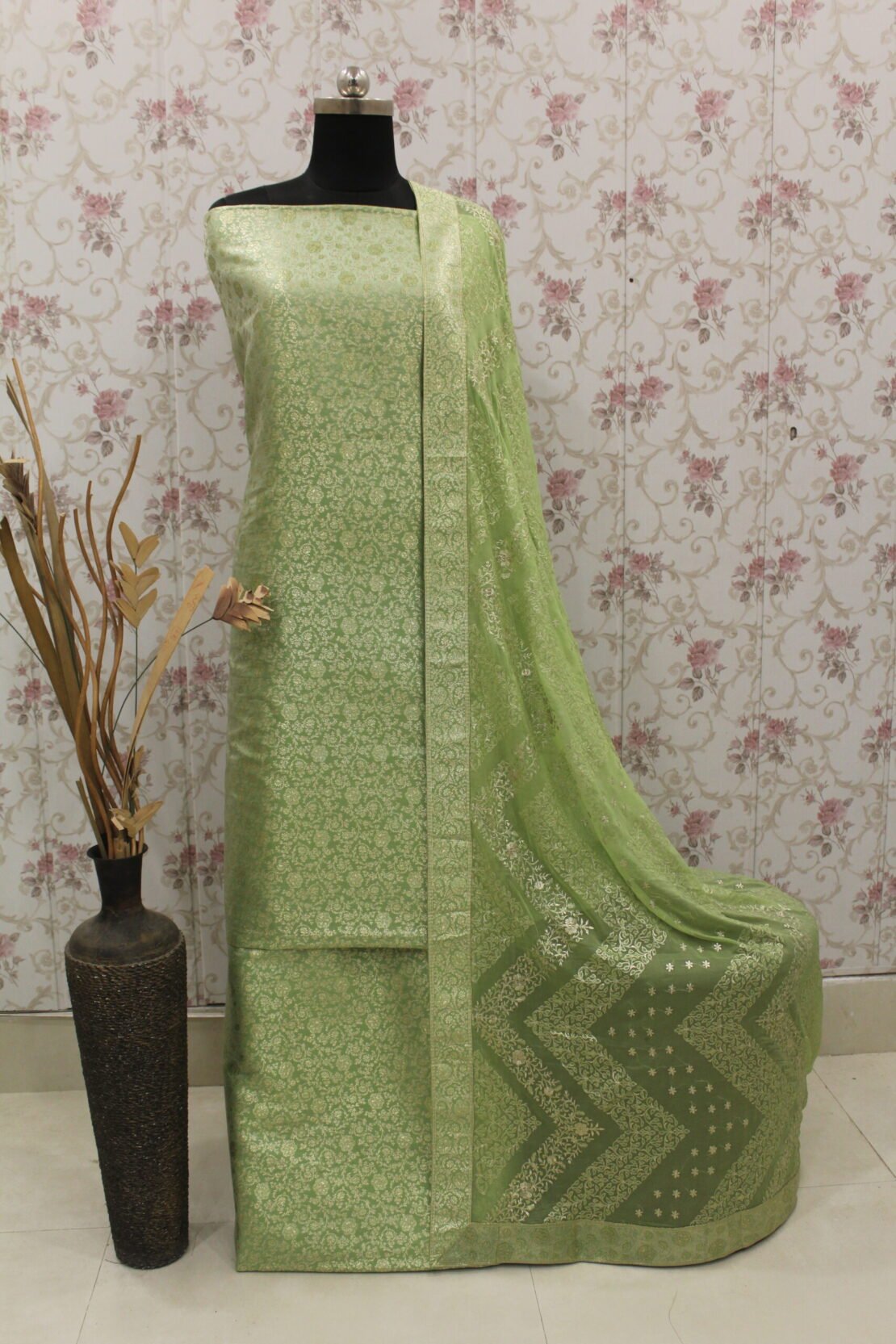 Kamkhuwab Gharara