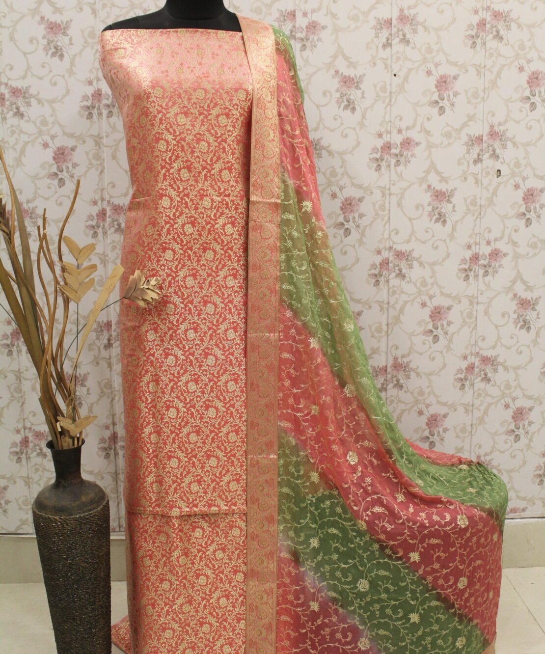 Kamkhuwab Gharara