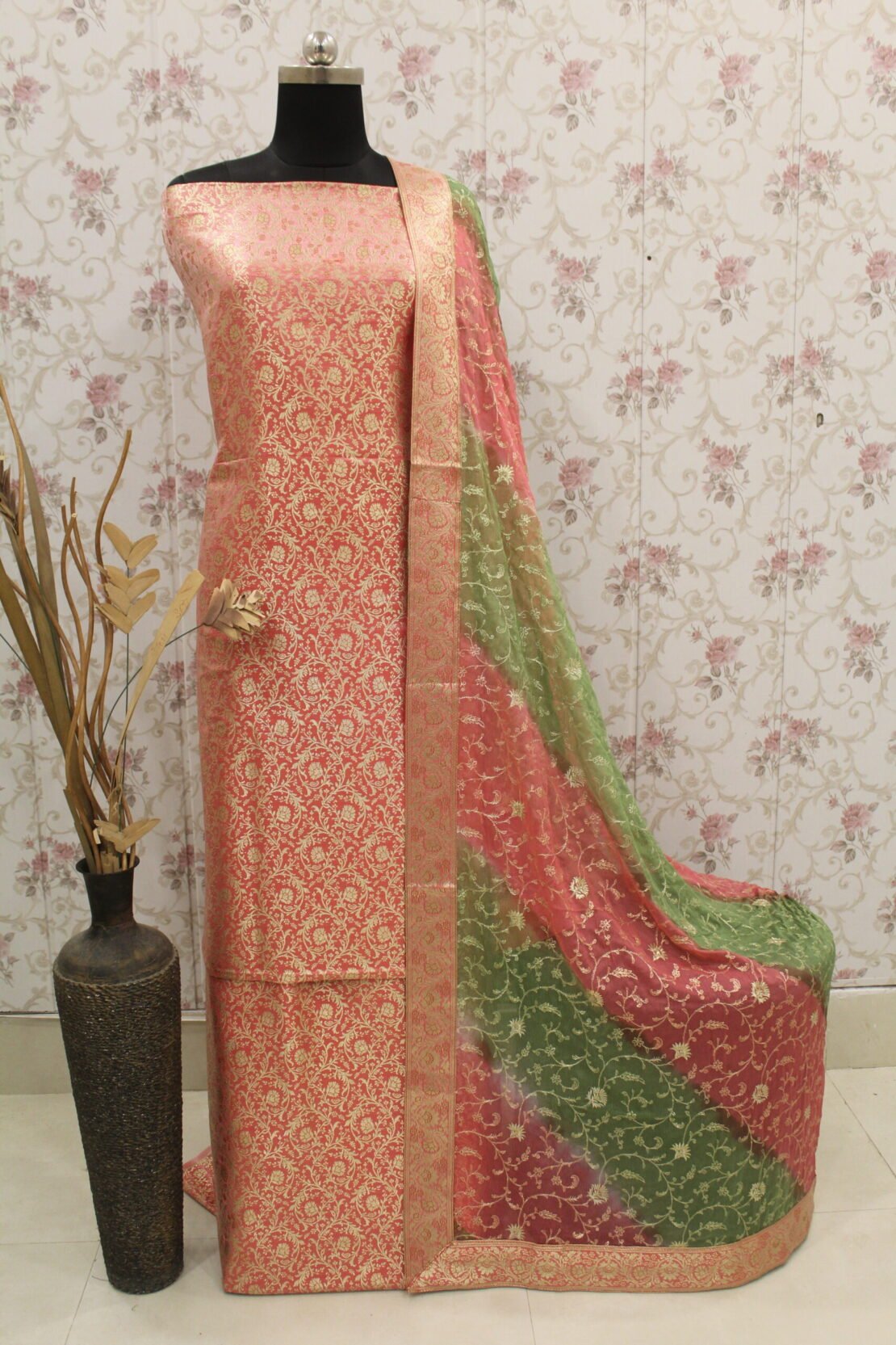 Kamkhuwab Gharara