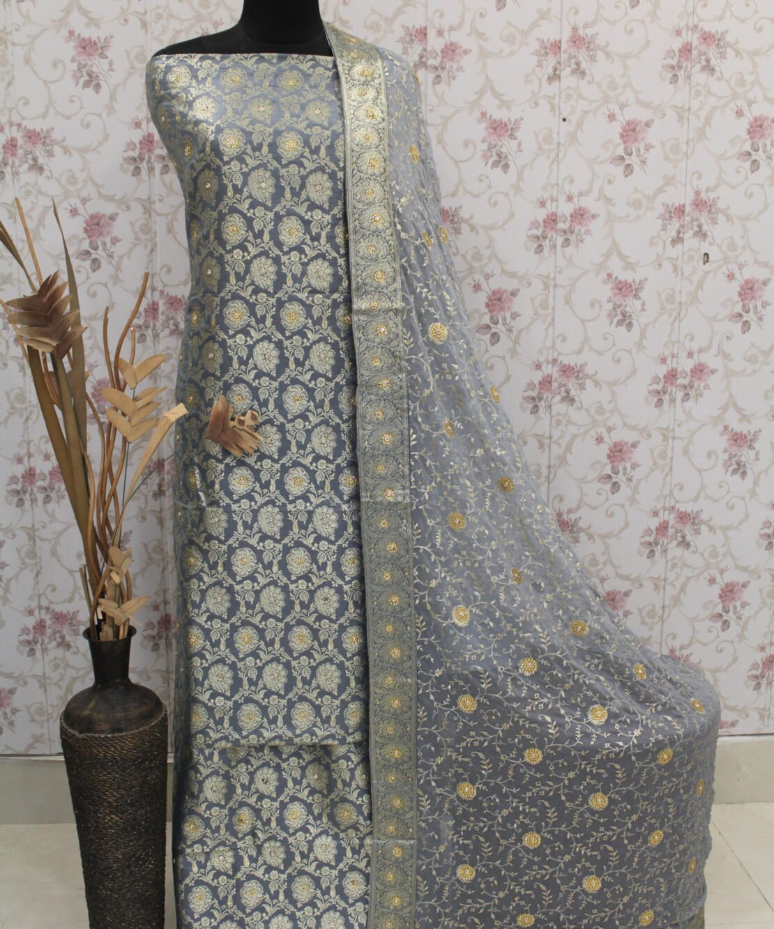 Kamkhuwab Gharara