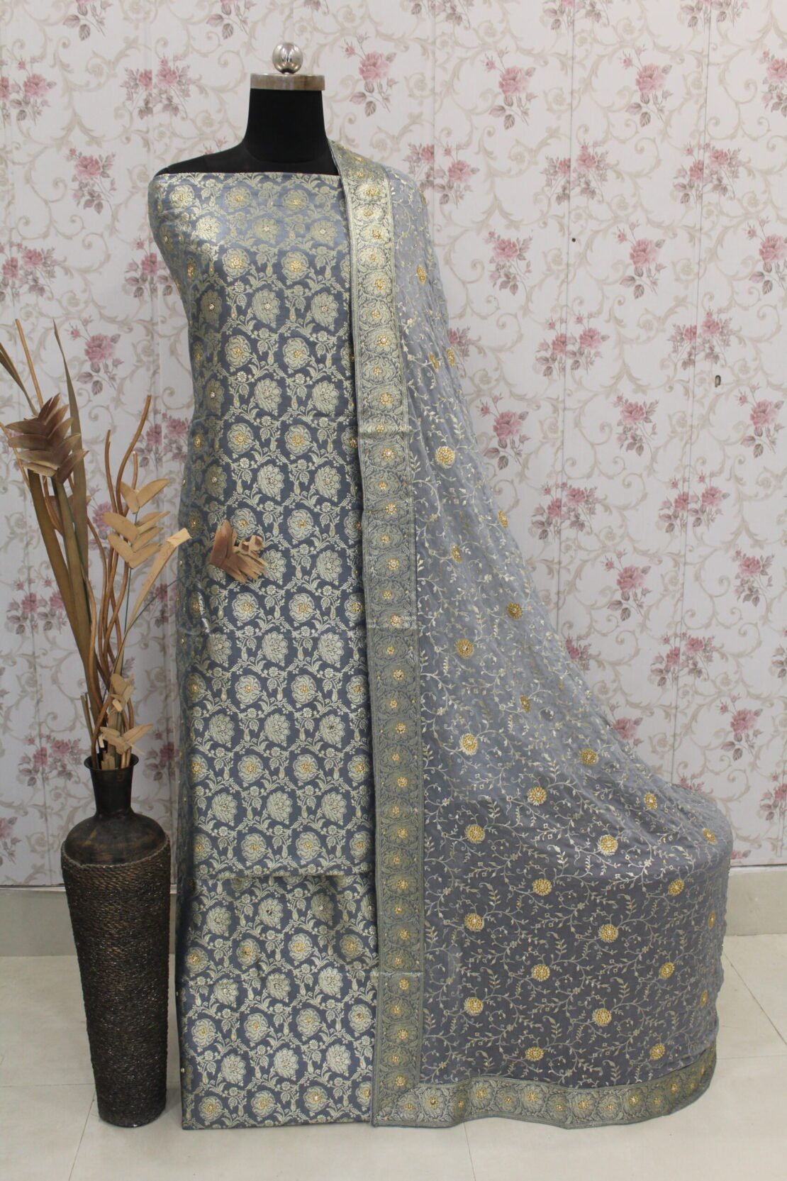 Kamkhuwab Gharara