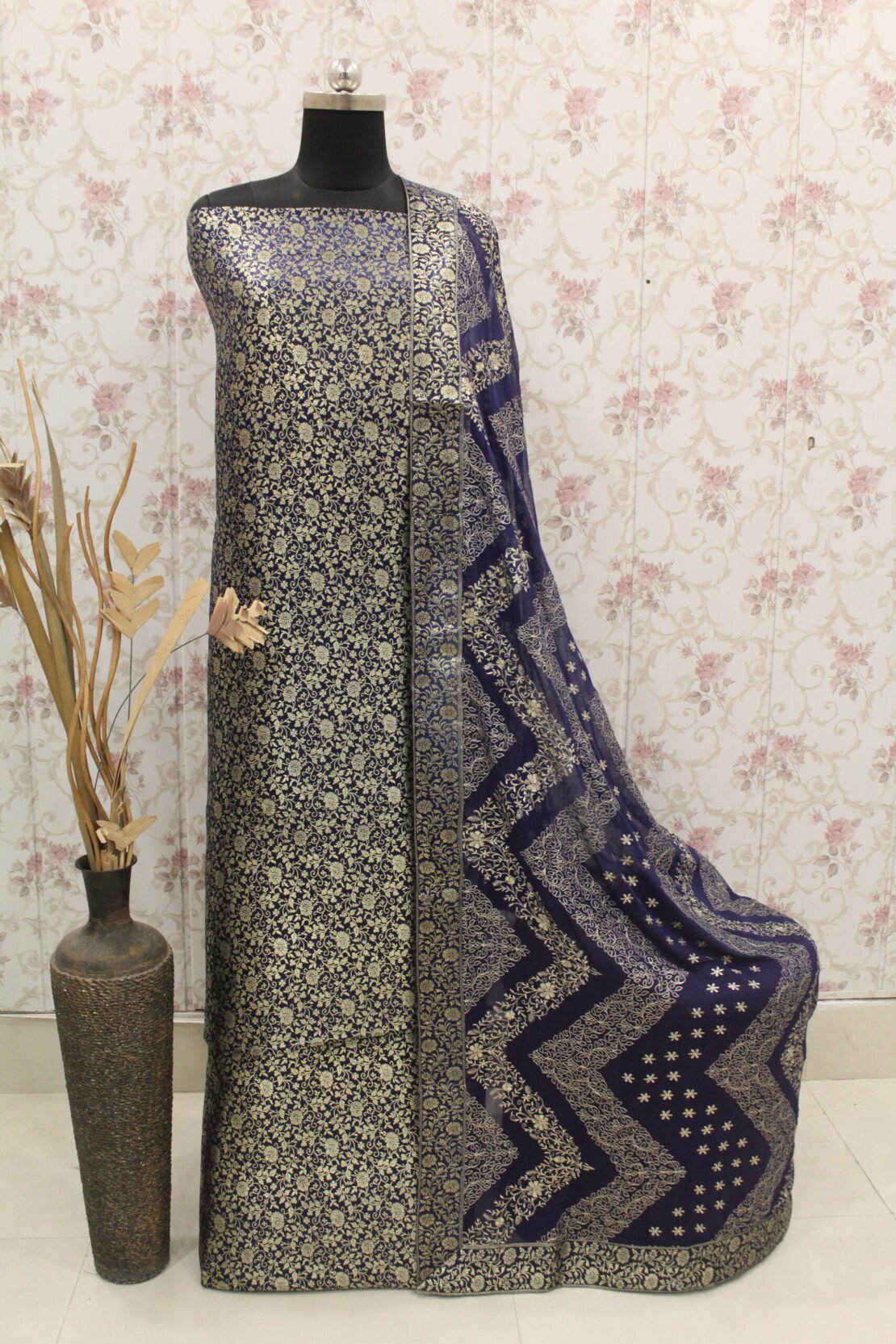 Kamkhuwab Gharara