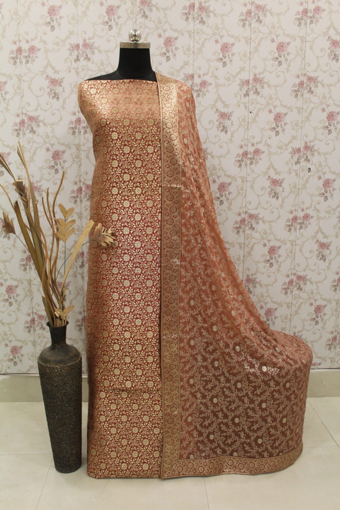 Kamkhuwab Gharara