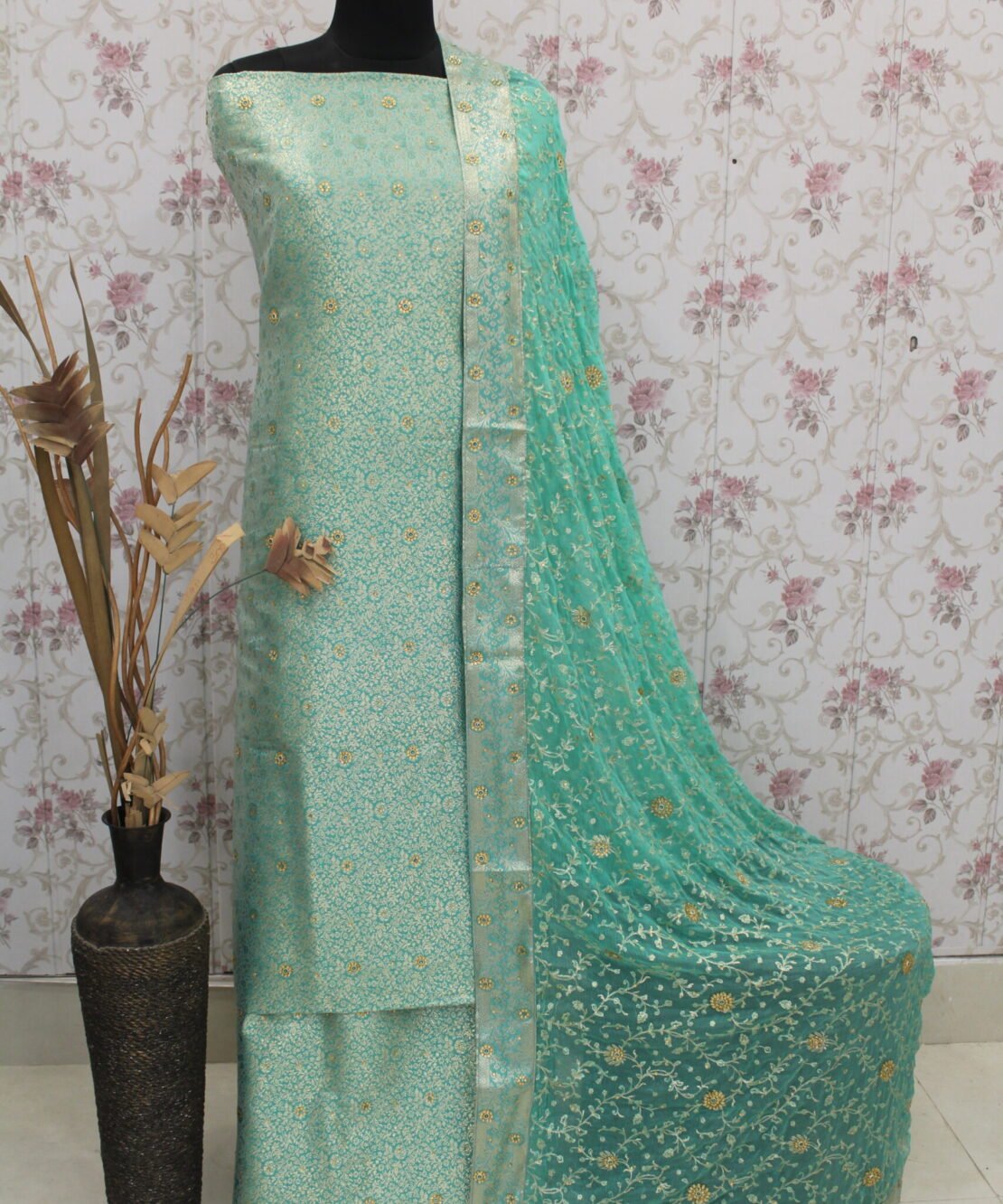 Kamkhuwab Gharara