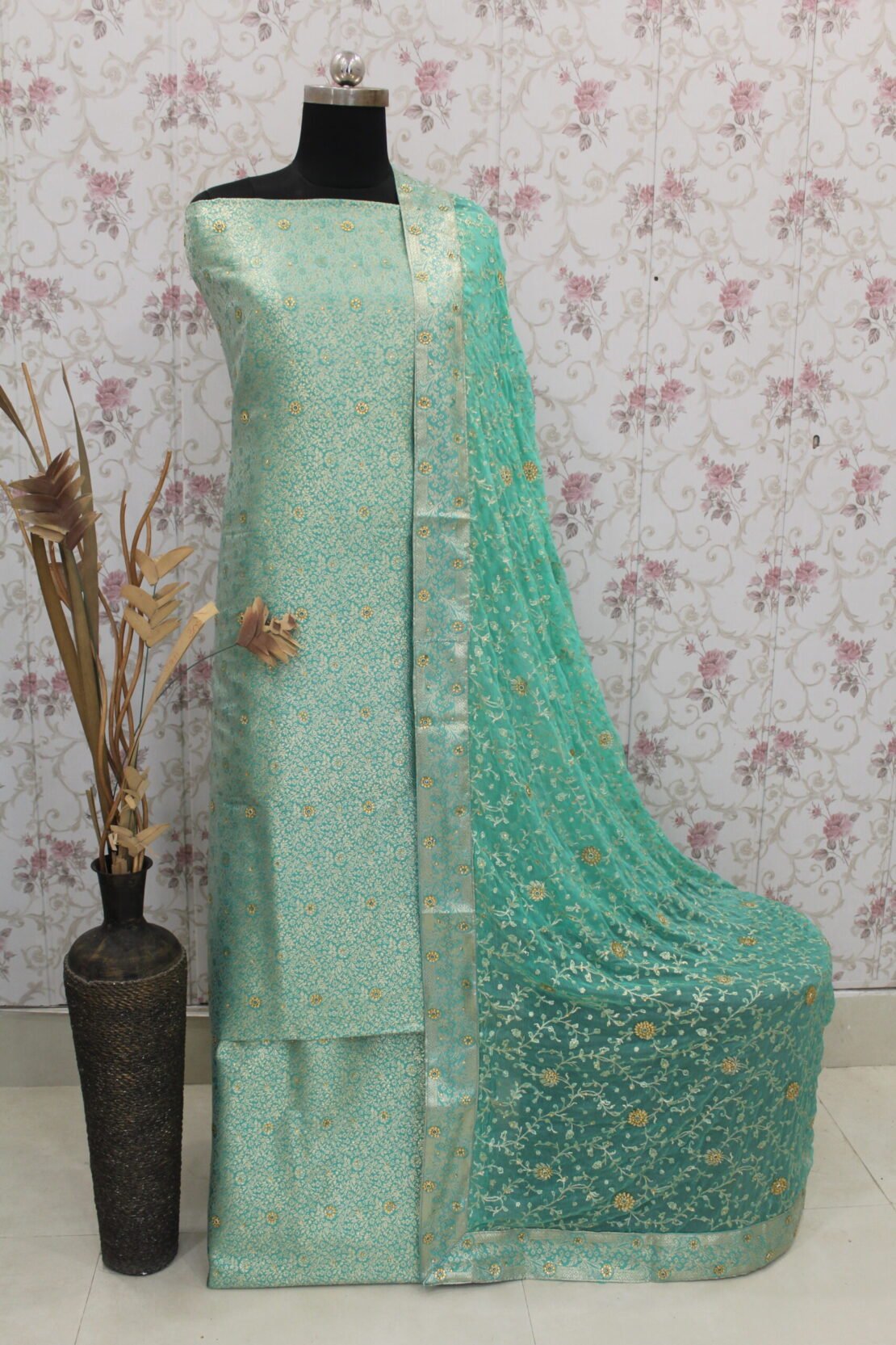 Kamkhuwab Gharara