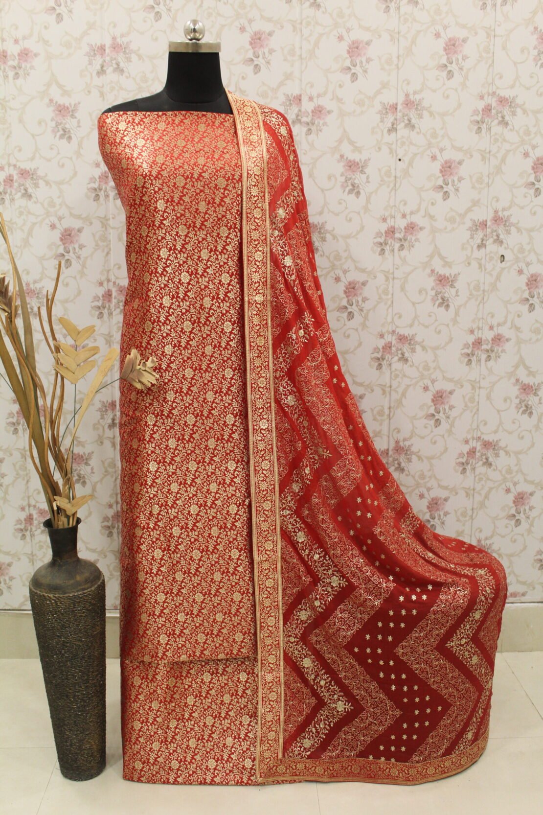 Kamkhuwab Gharara