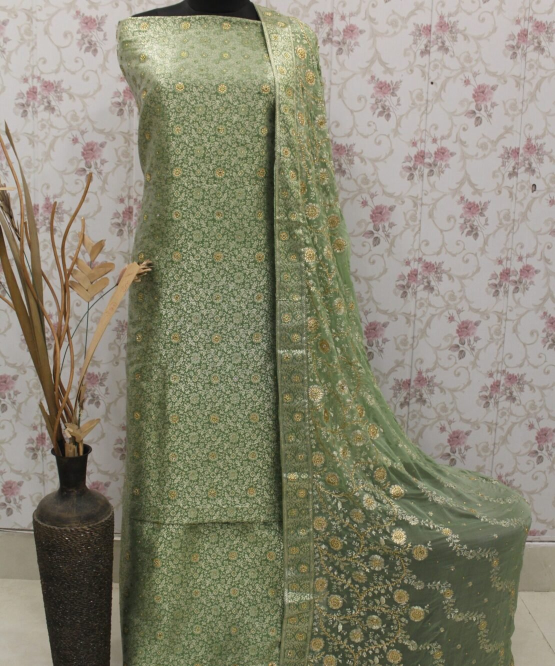 Kamkhuwab Gharara