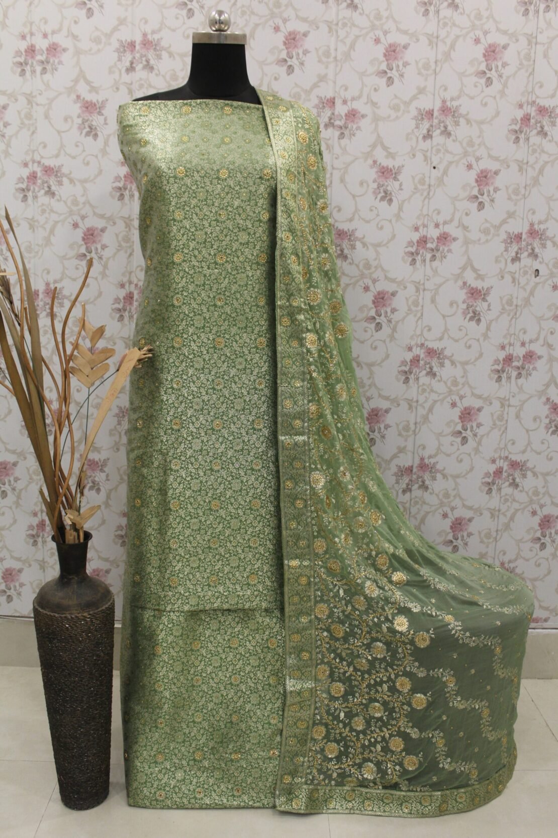 Kamkhuwab Gharara