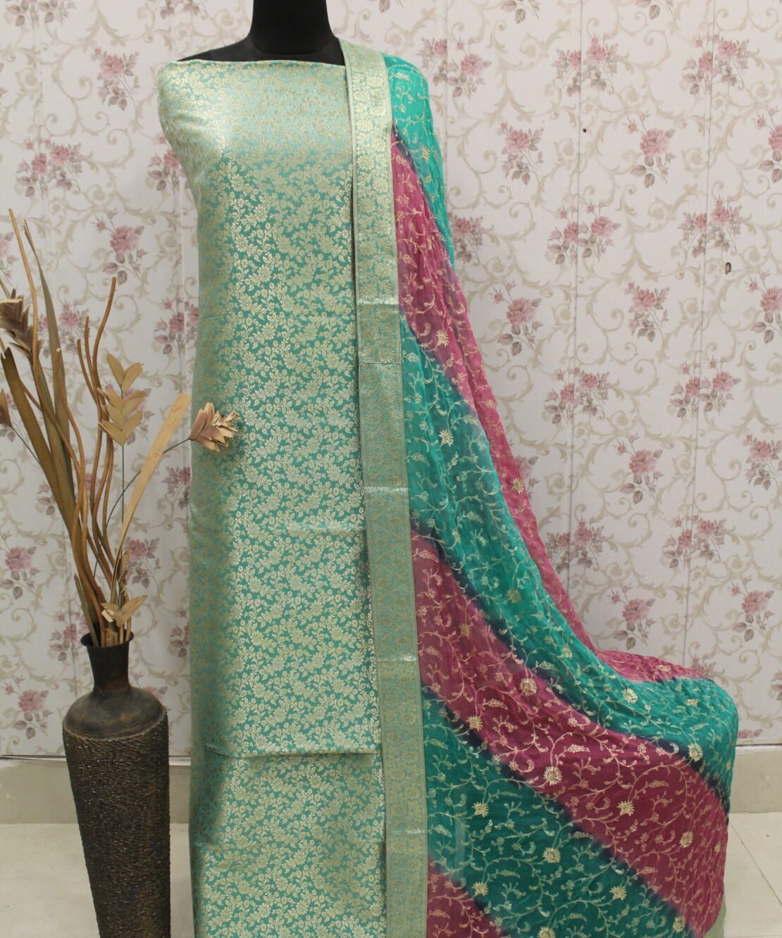 Kamkhuwab Gharara