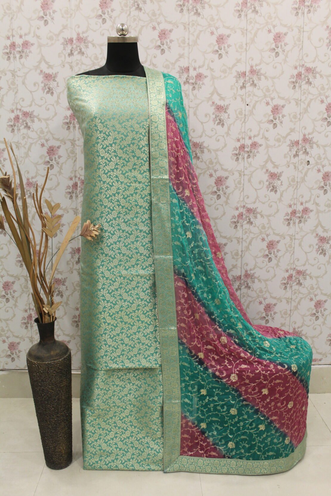 Kamkhuwab Gharara