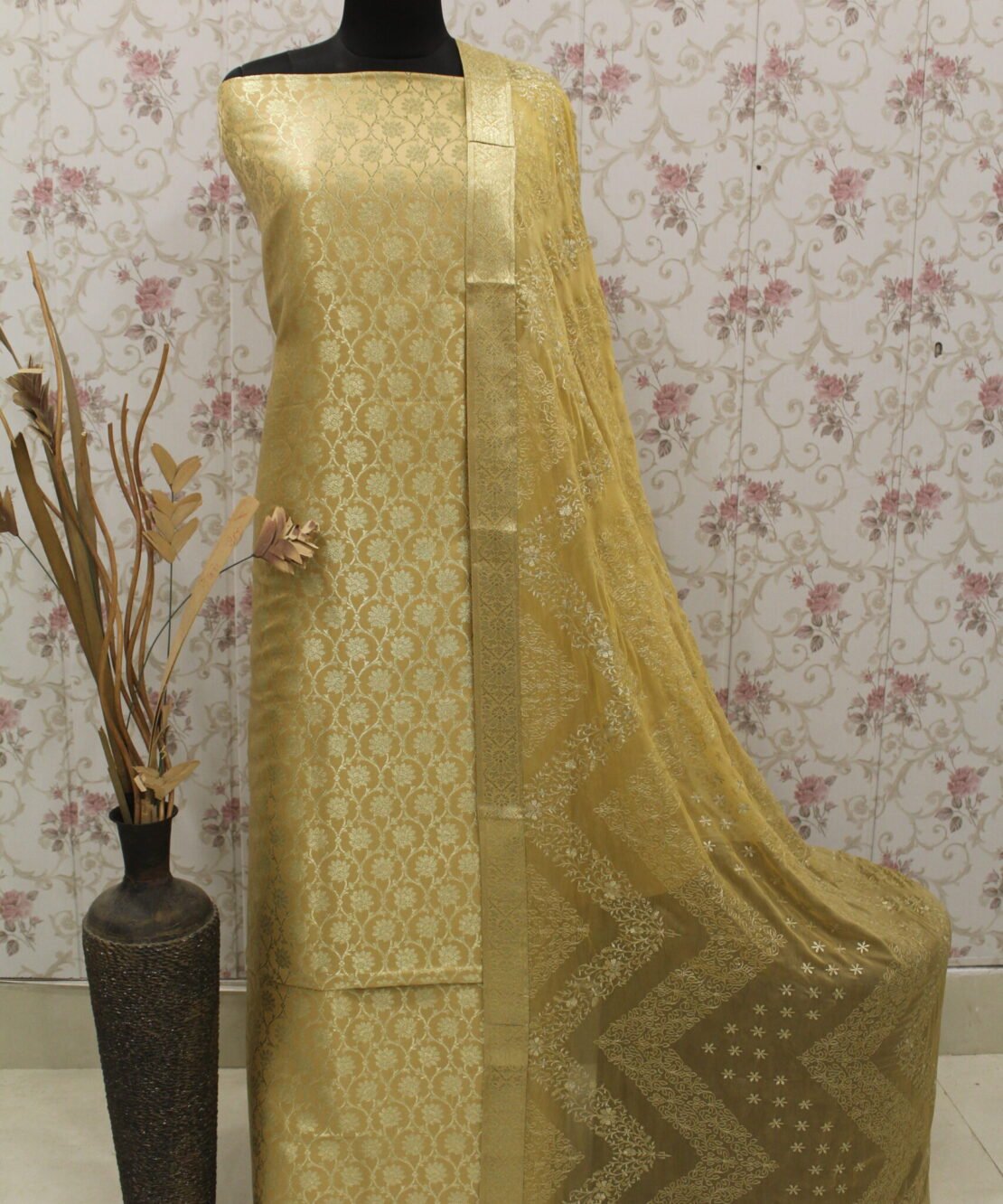 Kamkhuwab Gharara