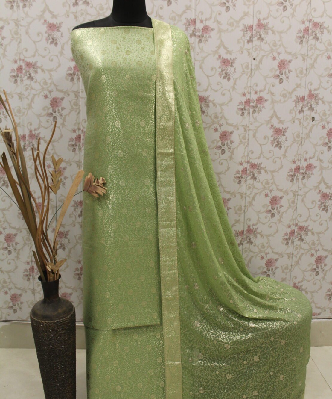 Kamkhuwab Gharara