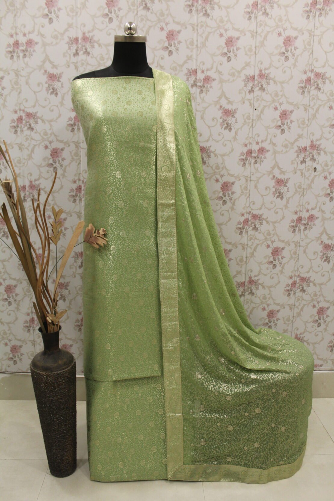 Kamkhuwab Gharara