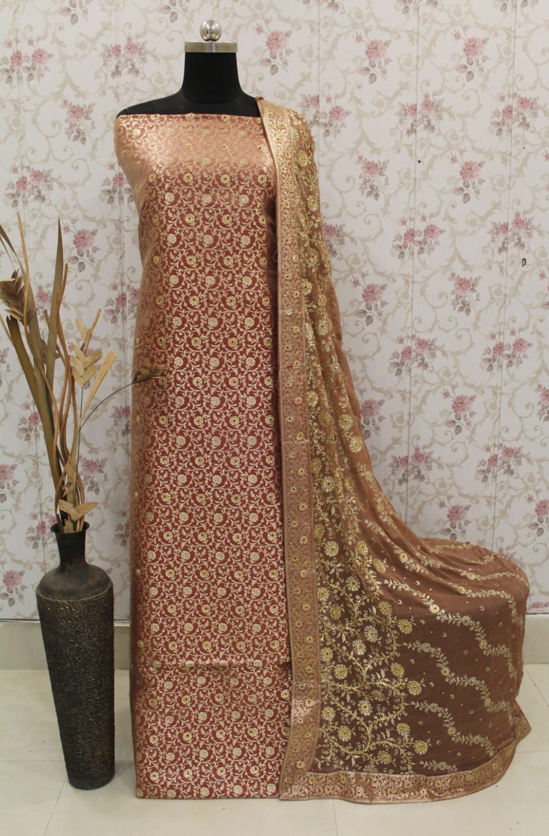 Kamkhuwab Gharara
