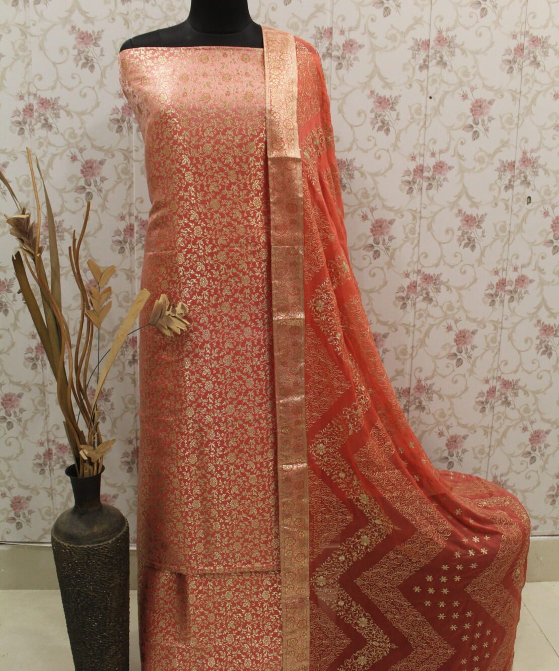 Kamkhuwab Gharara