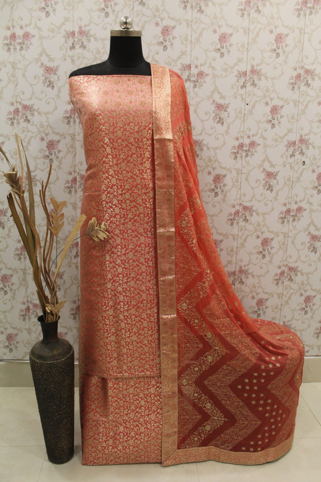 Kamkhuwab Gharara
