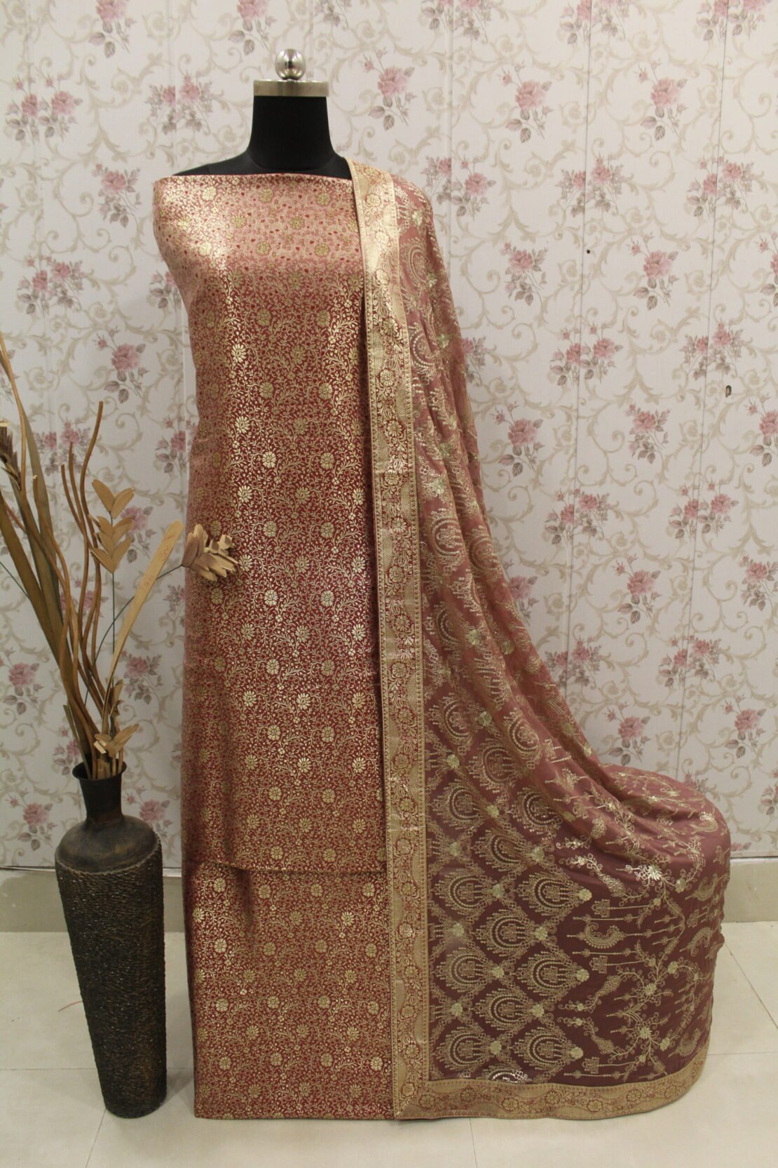 Kamkhuwab Gharara