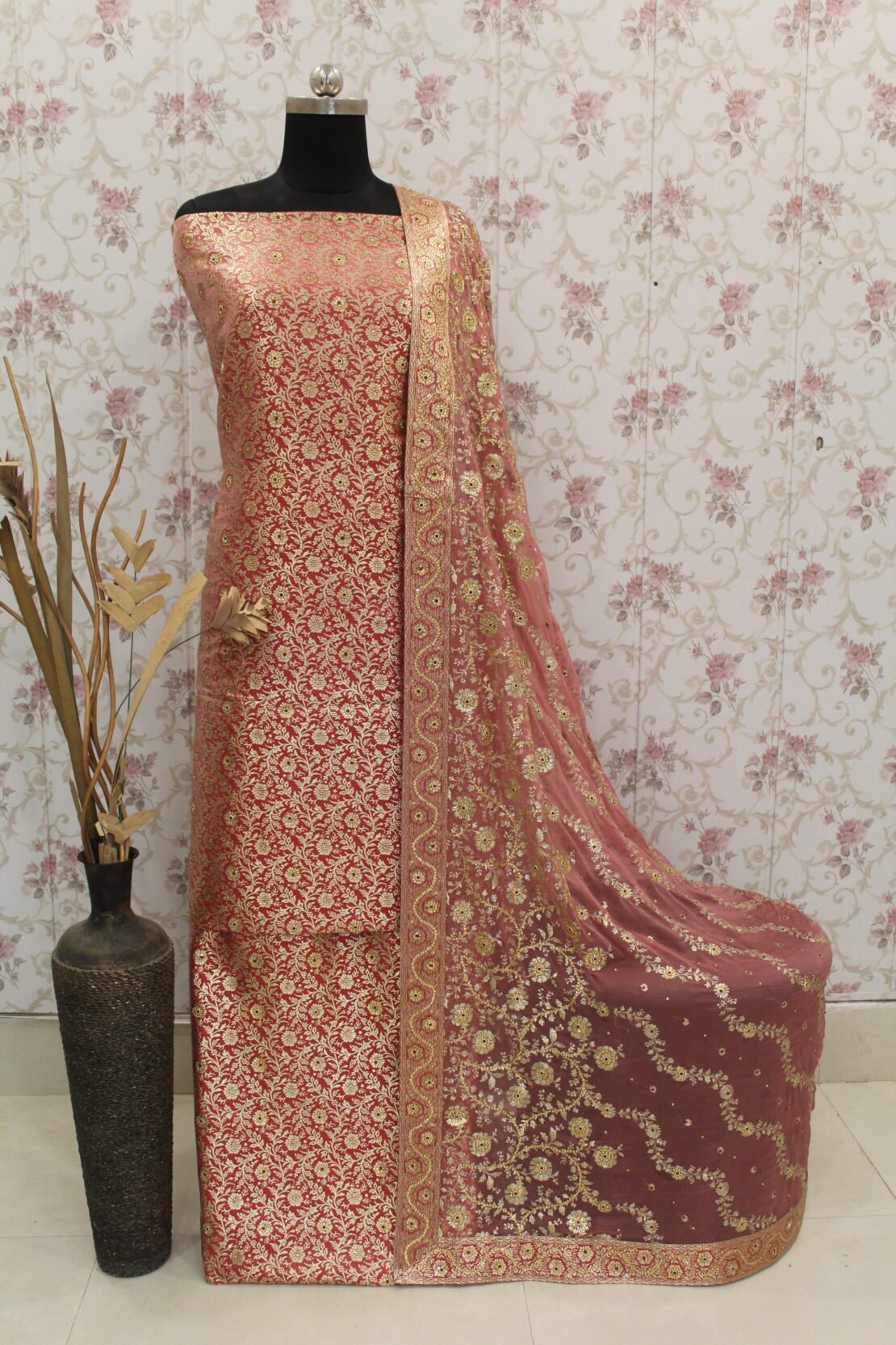 Kamkhuwab Gharara