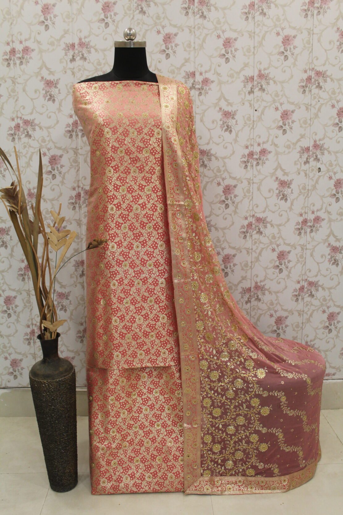 Kamkhuwab Gharara