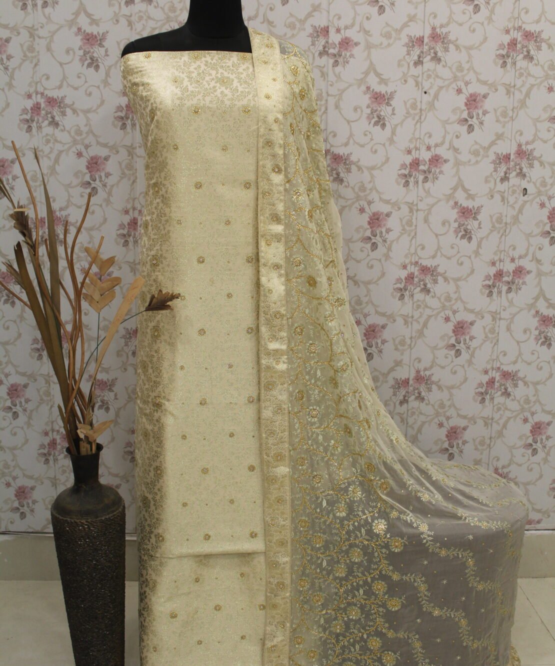 Kamkhuwab Gharara