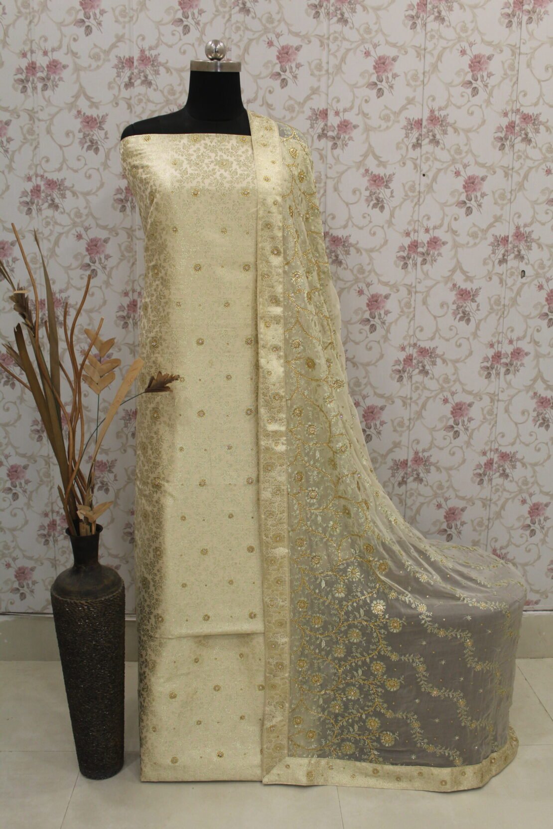 Kamkhuwab Gharara