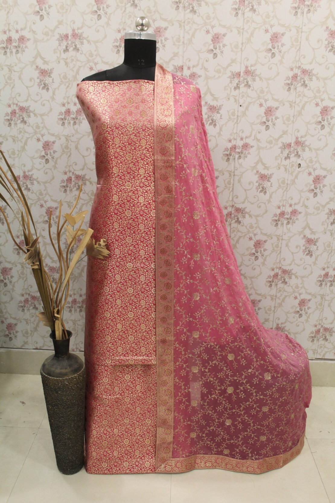 Kamkhuwab Gharara