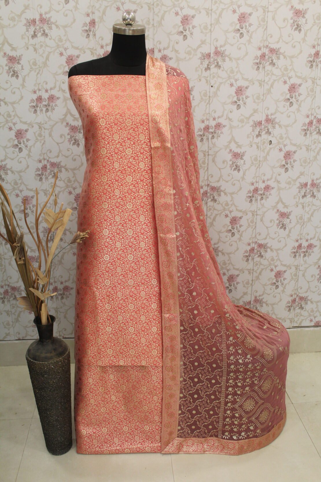Kamkhuwab Gharara