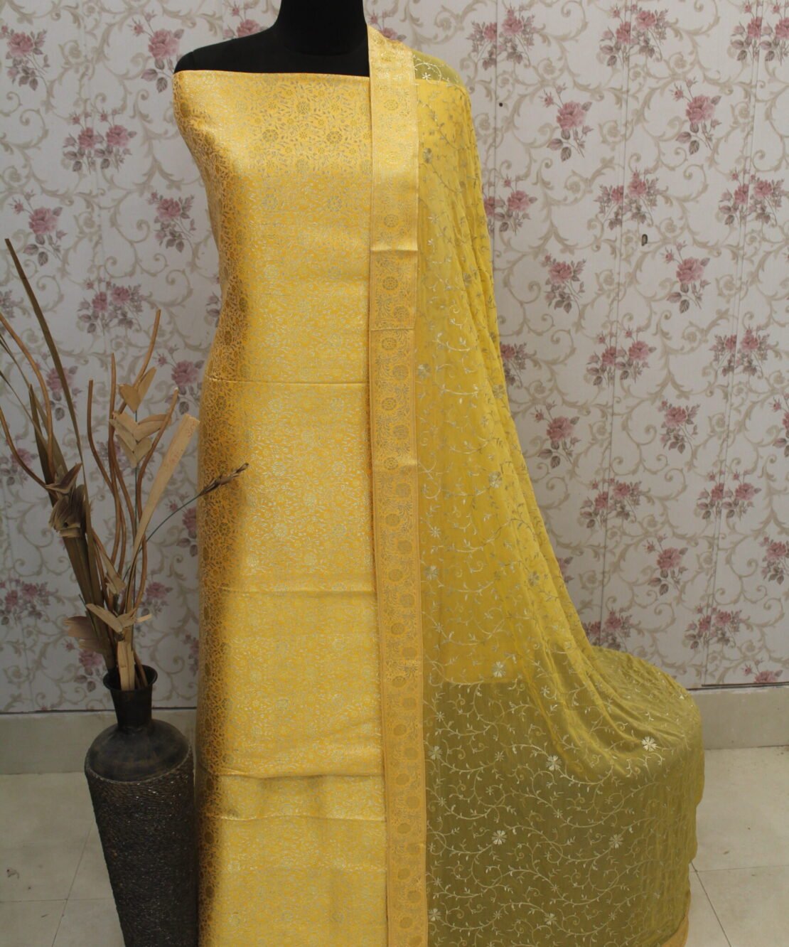 Kamkhuwab Gharara
