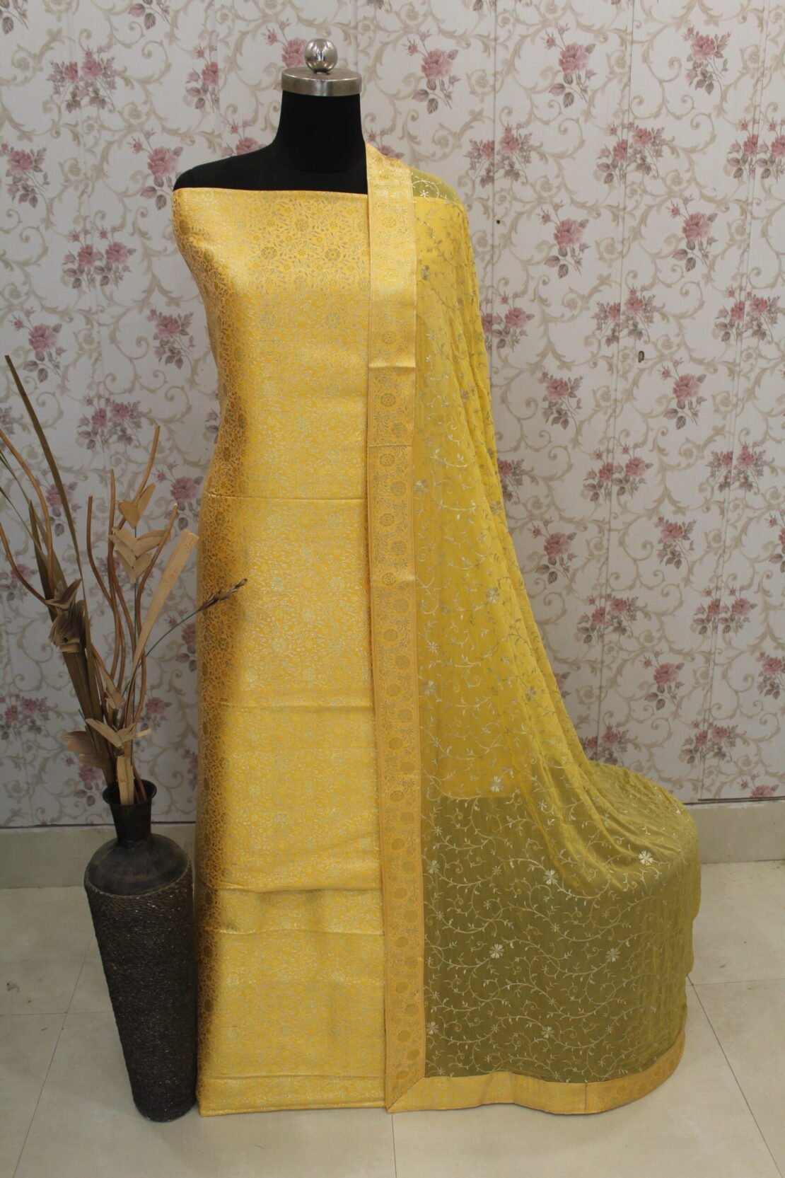 Kamkhuwab Gharara