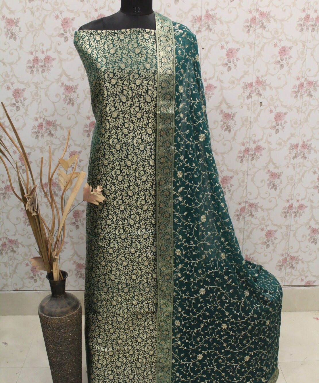 Kamkhuwab Gharara