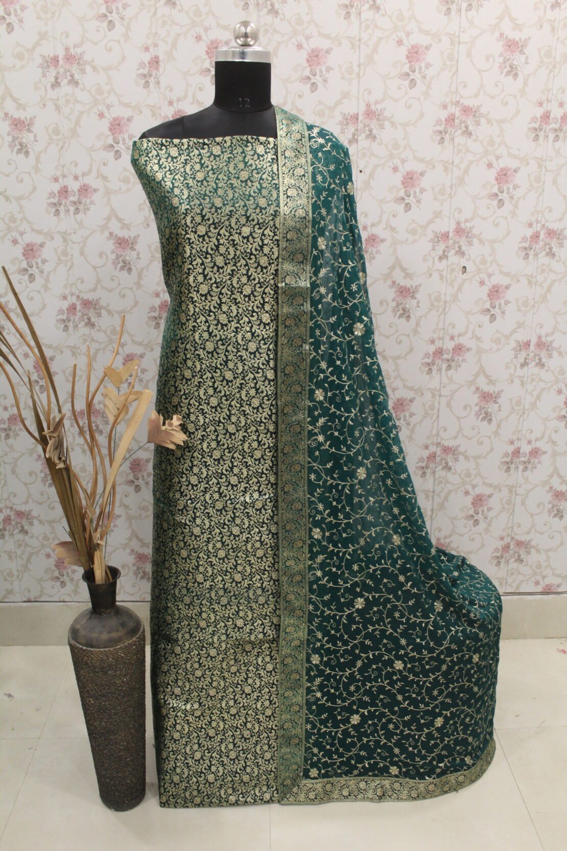 Kamkhuwab Gharara