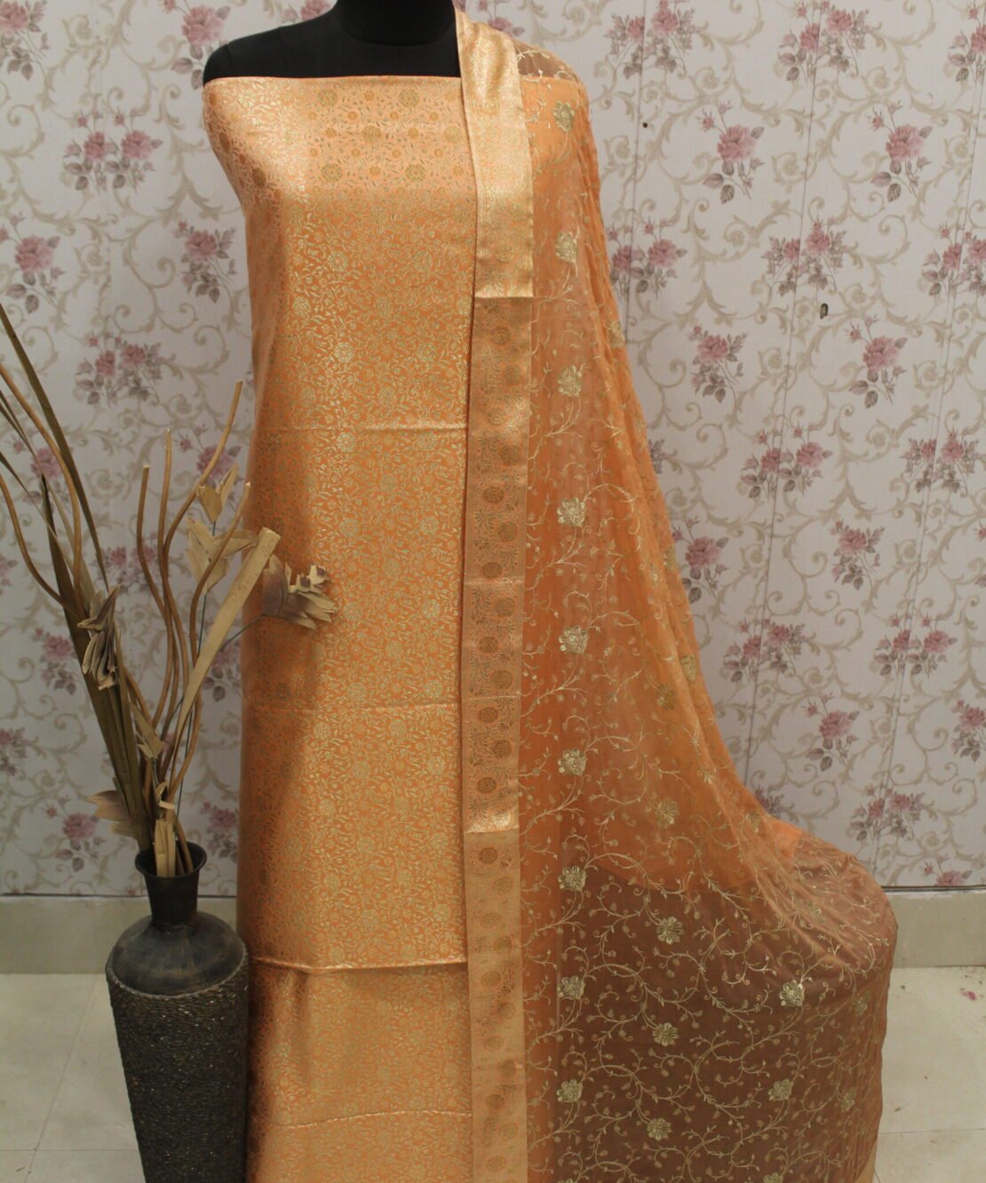 Kamkhuwab Gharara