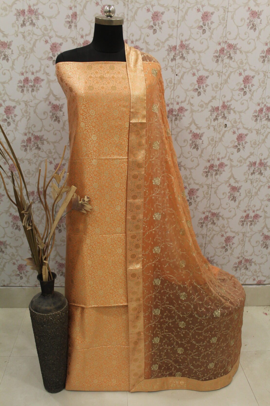 Kamkhuwab Gharara