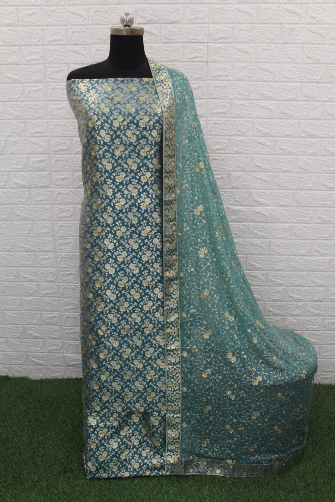 Kamkhuwab Gharara