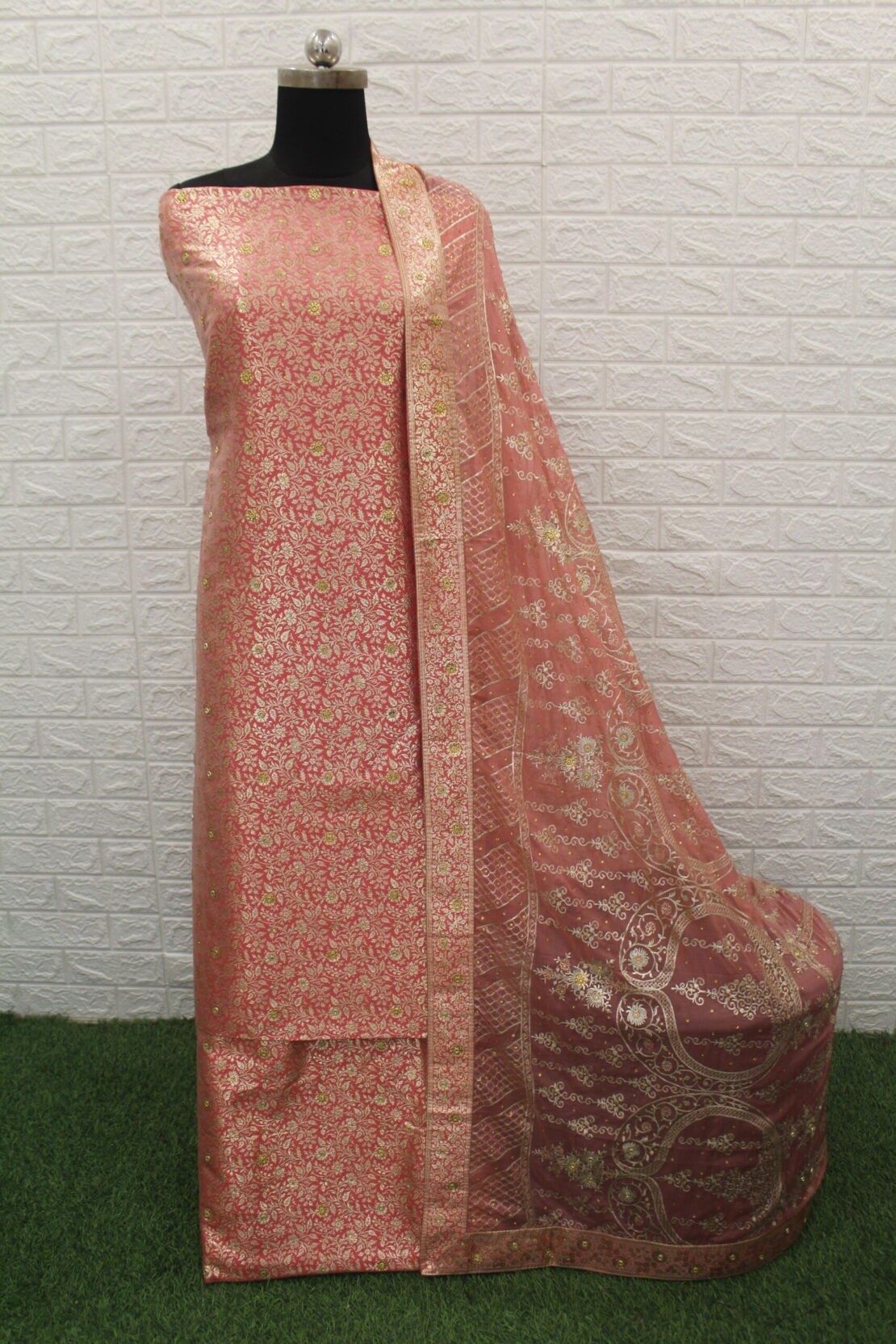 Kamkhuwab Gharara