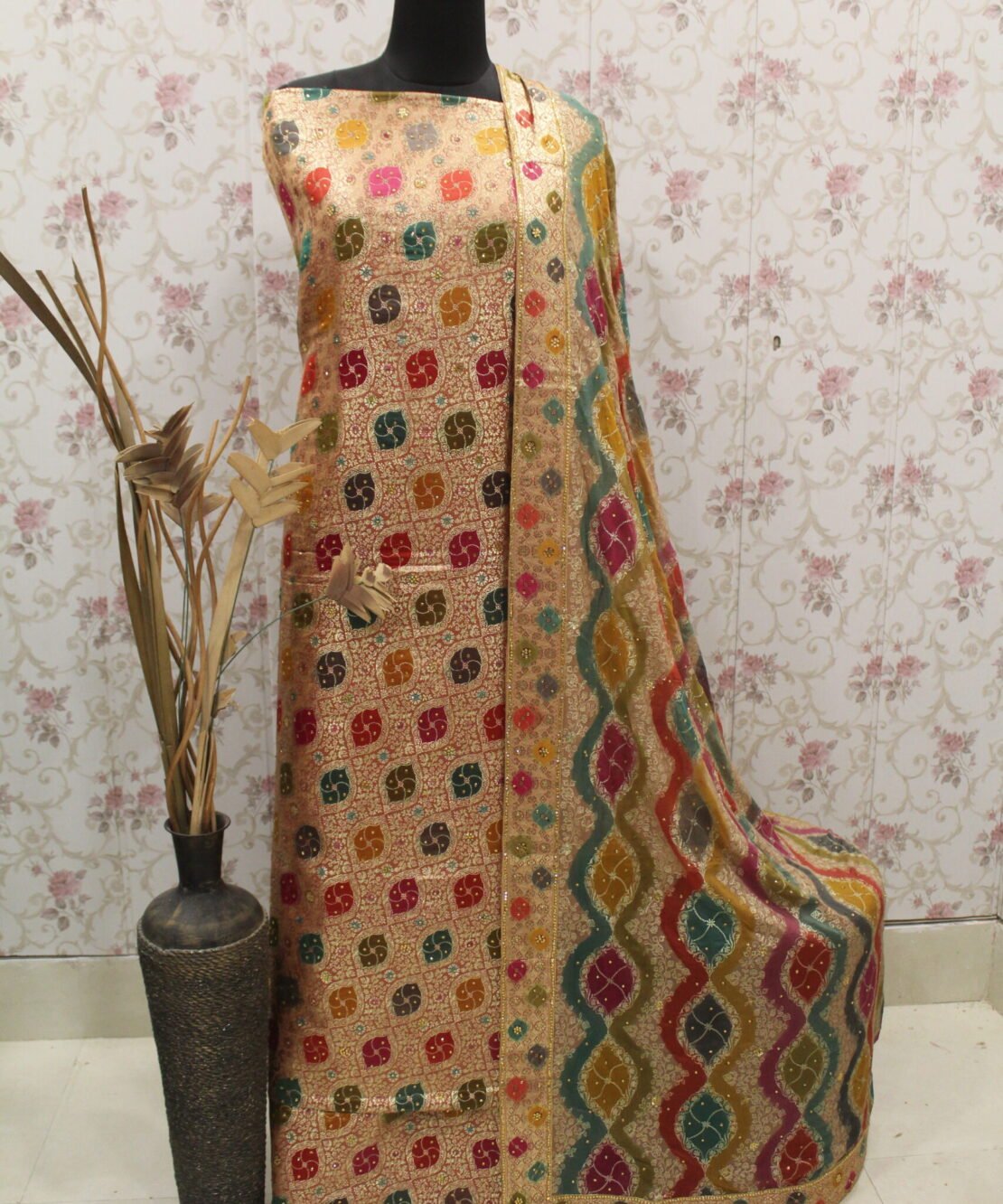 Kamkhuwab Gharara