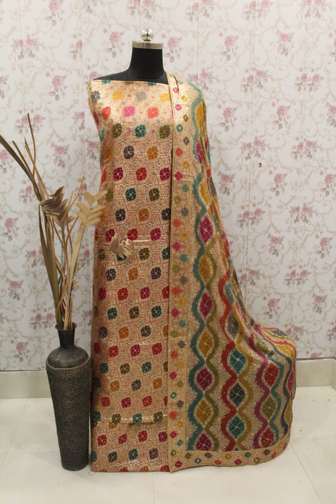 Kamkhuwab Gharara
