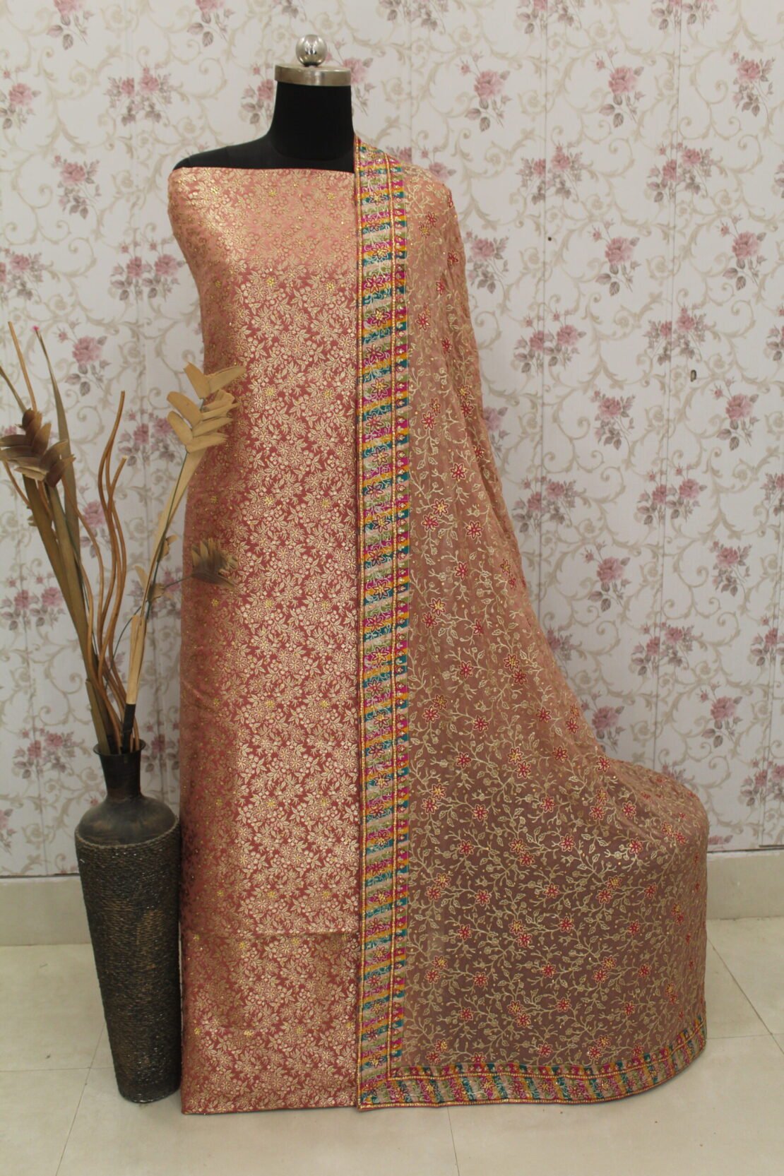 Kamkhuwab Gharara