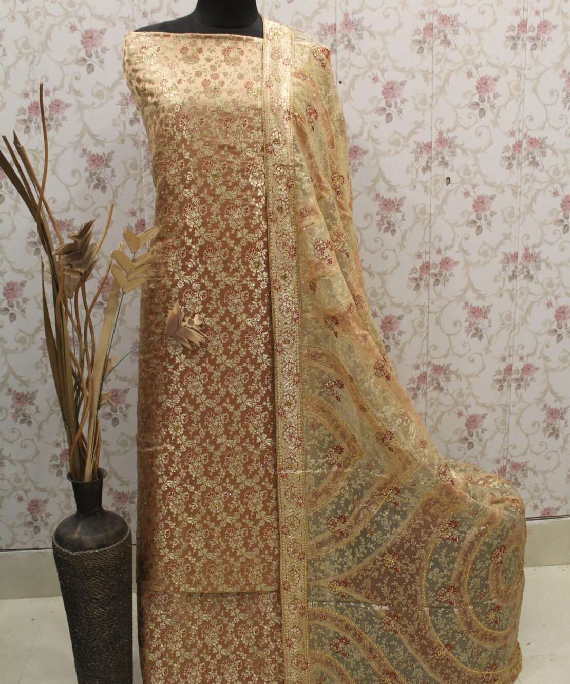 Kamkhuwab Gharara