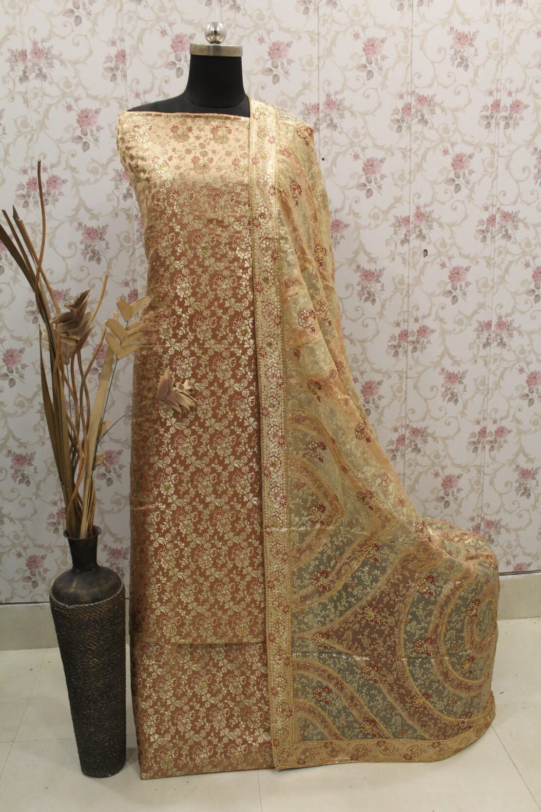 Kamkhuwab Gharara