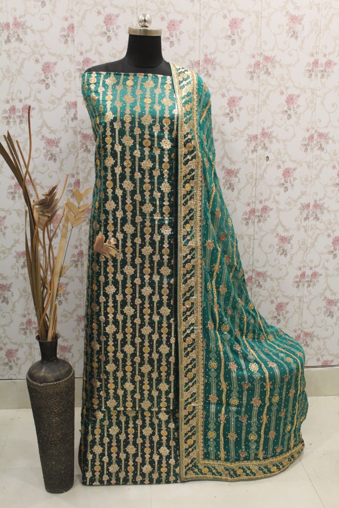 Kamkhuwab Gharara