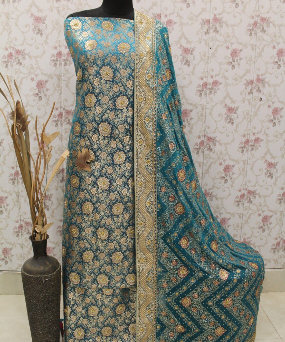 Kamkhuwab Gharara
