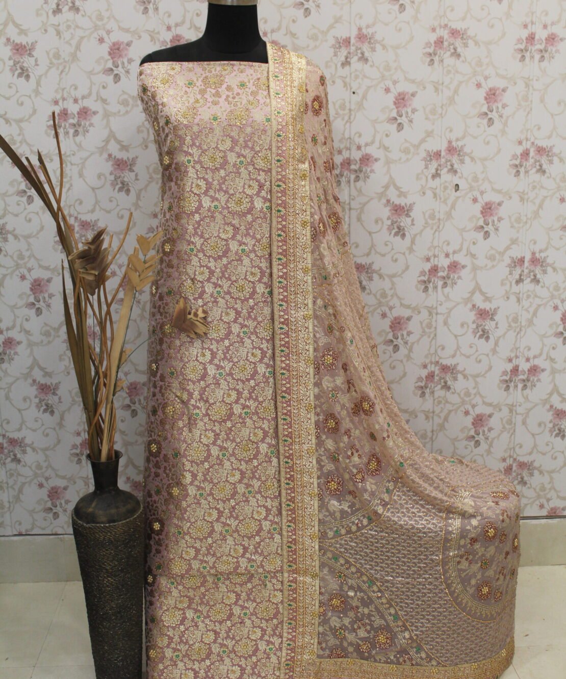 Kamkhuwab Gharara