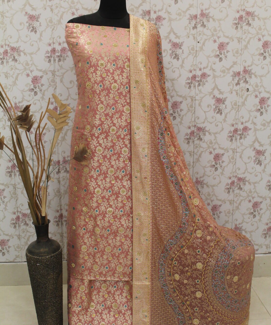 Kamkhuwab Gharara