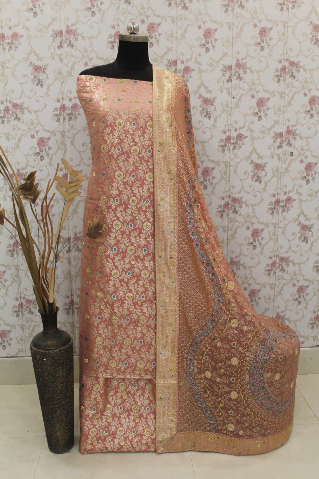 Kamkhuwab Gharara