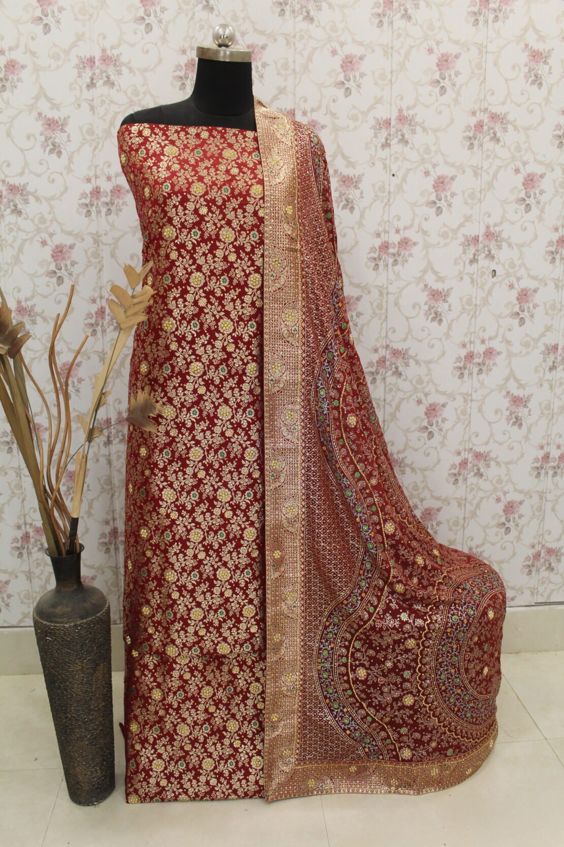 Kamkhuwab Gharara