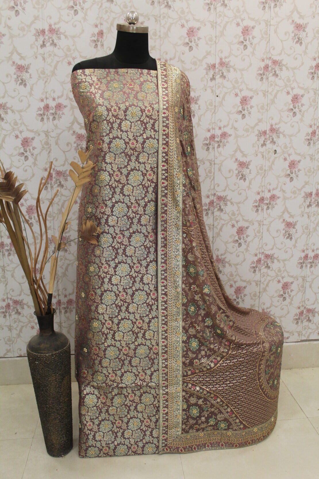 Kamkhuwab Gharara