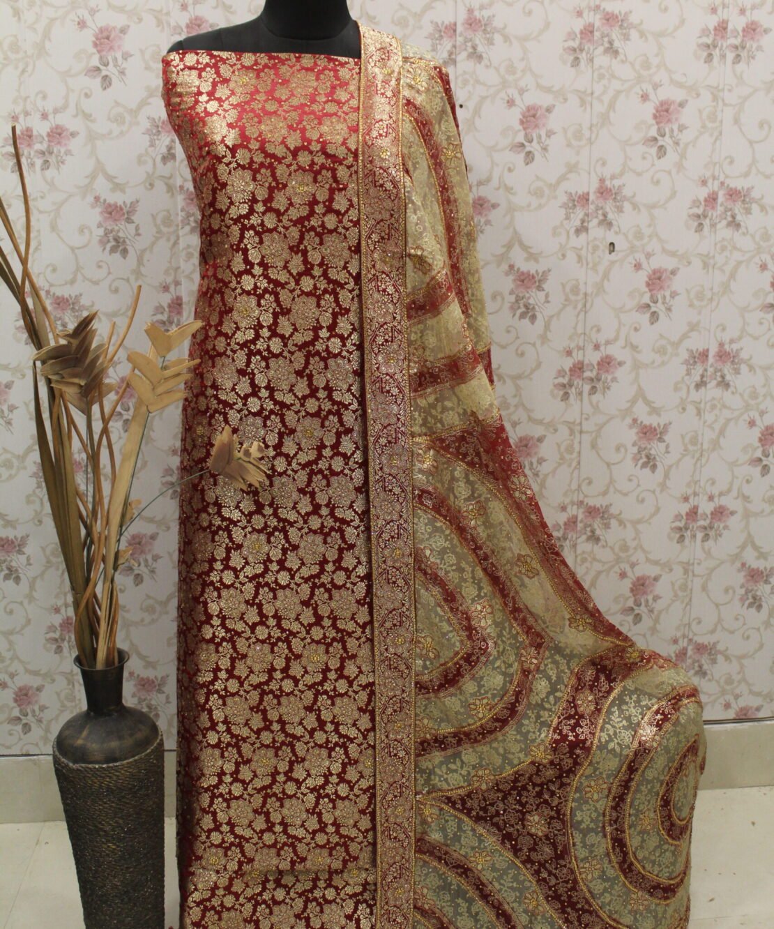 Kamkhuwab Gharara